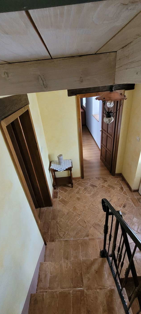 Tenuta con due case in pietra e piscina